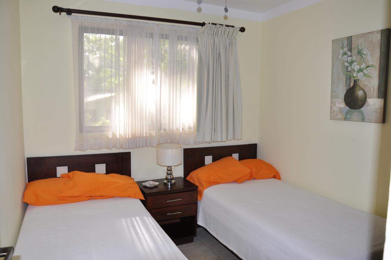 Villa Riviera 2 Bedroom Townhouse Playas del Coco 객실 사진